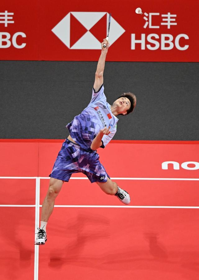 （体育）（4）羽毛球——世巡赛总决赛：石宇奇胜乔纳坦XxjpseC007169_20241211_PEPFN0A001.jpg